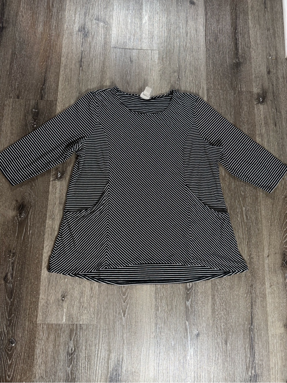 Chico’s Black & White Striped 3/4 Sleeve Tunic Top with Pockets(201)